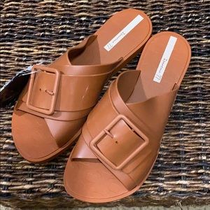 NWT Ipanema Sandals
